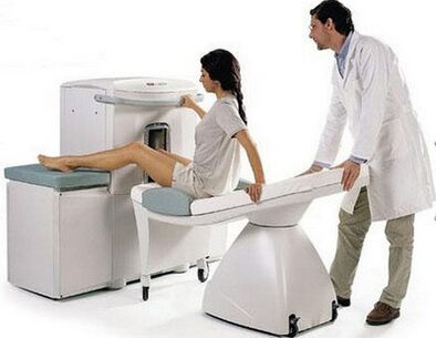 Radiografie zal helpen om pathologische processen in de gewrichten en aangrenzende weefsels te identificeren